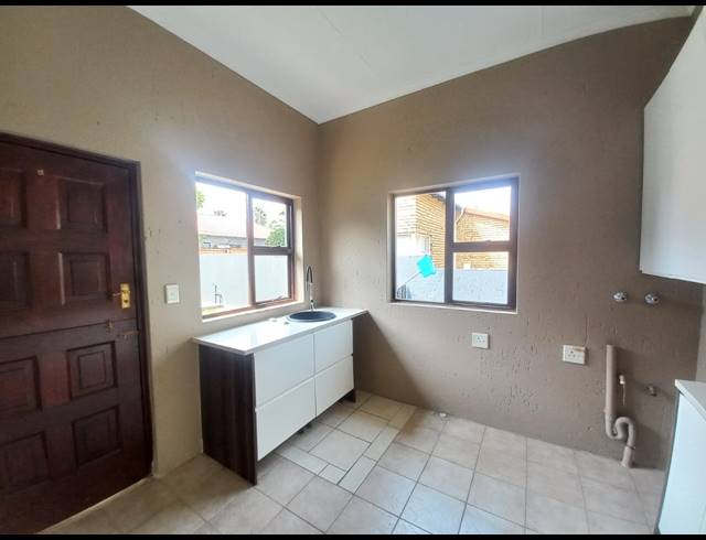 3 BEDROOM HOUSE TO LET IN SONNEVELD